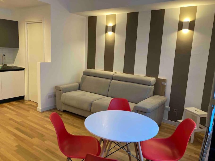Bilocale Zona Bocconi-Navigli Vila Milão Exterior foto